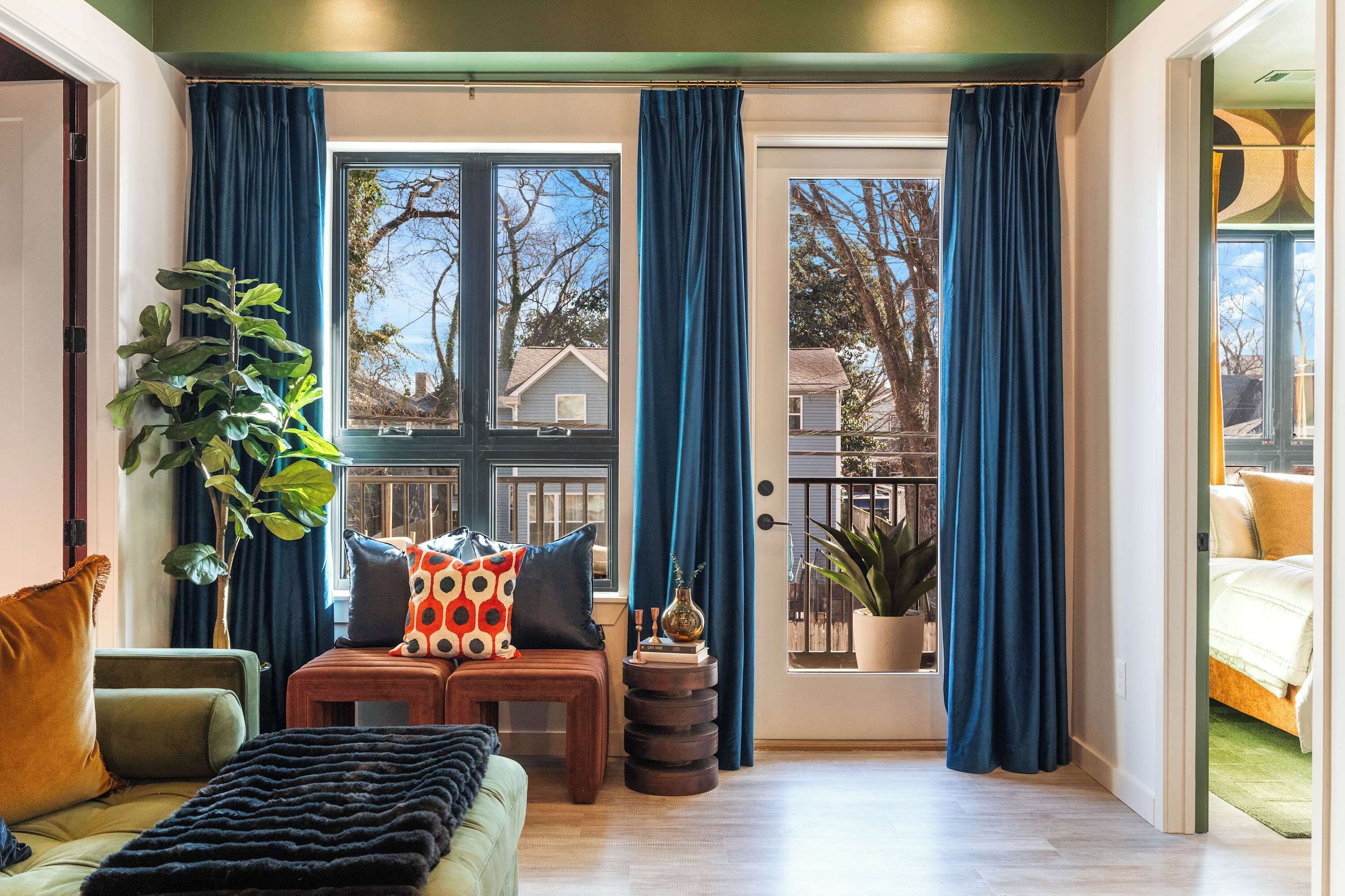 TV, lareira, escritórios