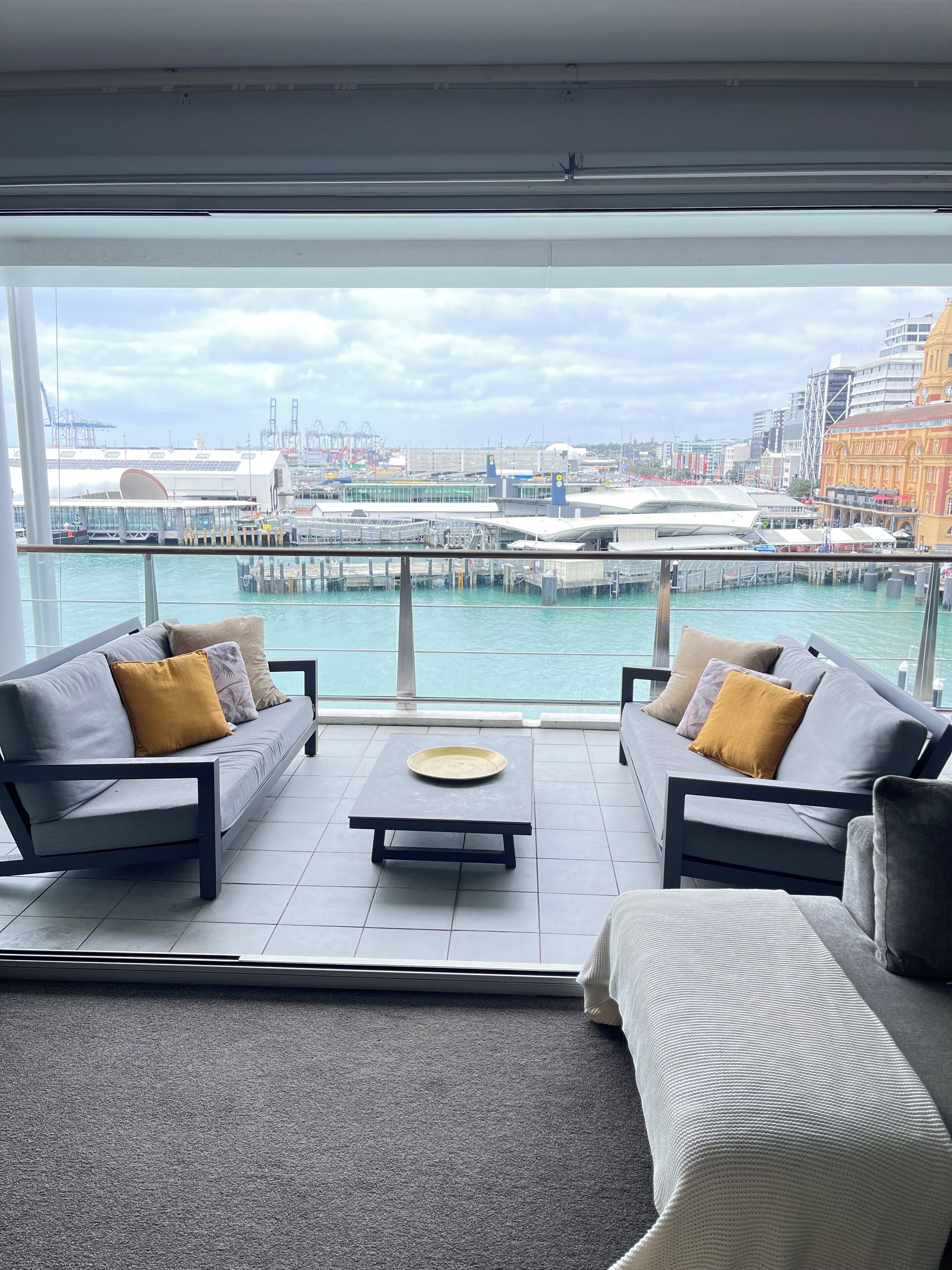 المنشأة من الداخل