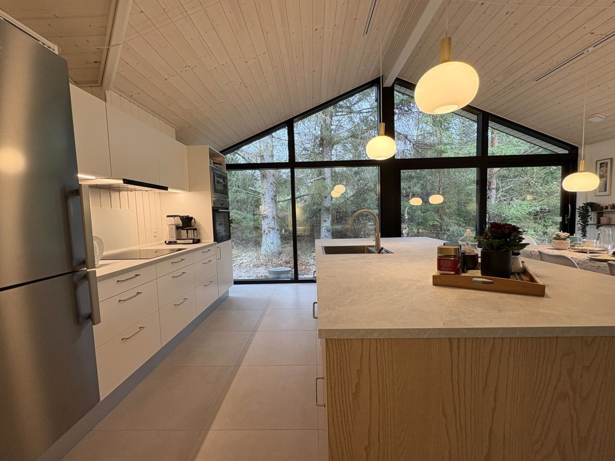 Kühlschrank, Mikrowelle, Ofen, Geschirrspüler