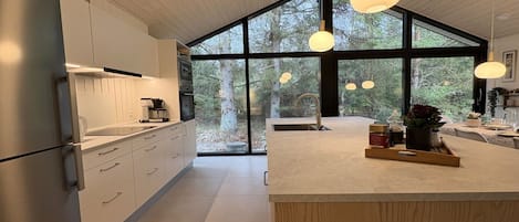 Refrigerador, microondas, horno, lavavajillas