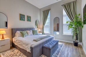 2 عدّة غرف نوم ومكواة/لوح كي وواي فاي مجانًا وملاءات أسرّة