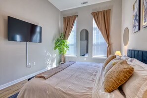 2 عدّة غرف نوم ومكواة/لوح كي وواي فاي مجانًا وملاءات أسرّة