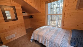 3 bedrooms, iron/ironing board, travel crib, free WiFi