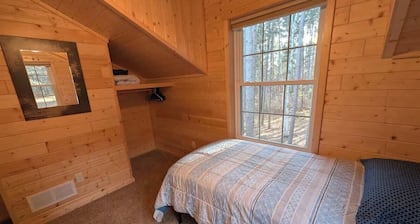 Northwoods Loft Near Long Lake