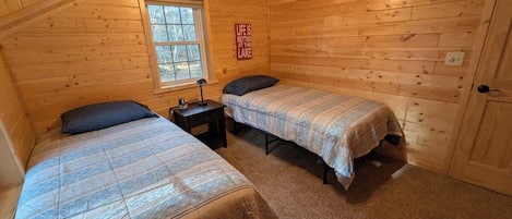 3 habitaciones, tabla de planchar con plancha y cuna de viaje
