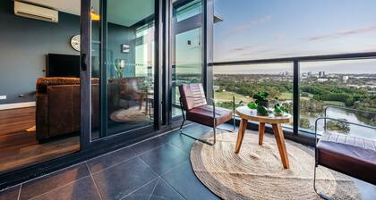 "Horizon" King-bed Lux Apt Stunning View w Parking