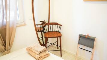 1 bedroom, desk, free WiFi, bed sheets