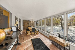 المنشأة من الداخل