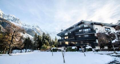 2 Rooms for 4 People