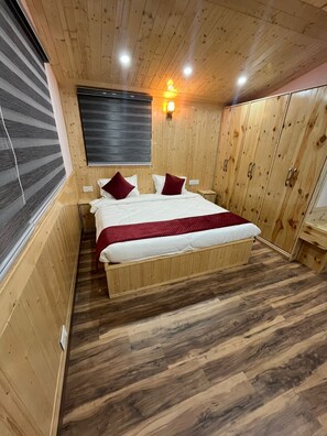 Desk, laptop workspace, free WiFi