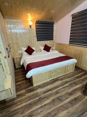 Desk, laptop workspace, free WiFi