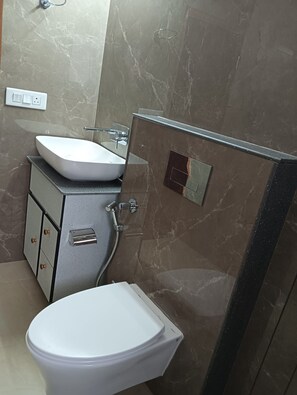 Shower, free toiletries, soap