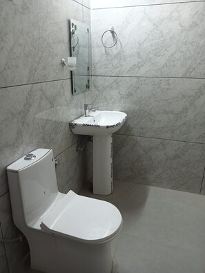 Shower, free toiletries, soap