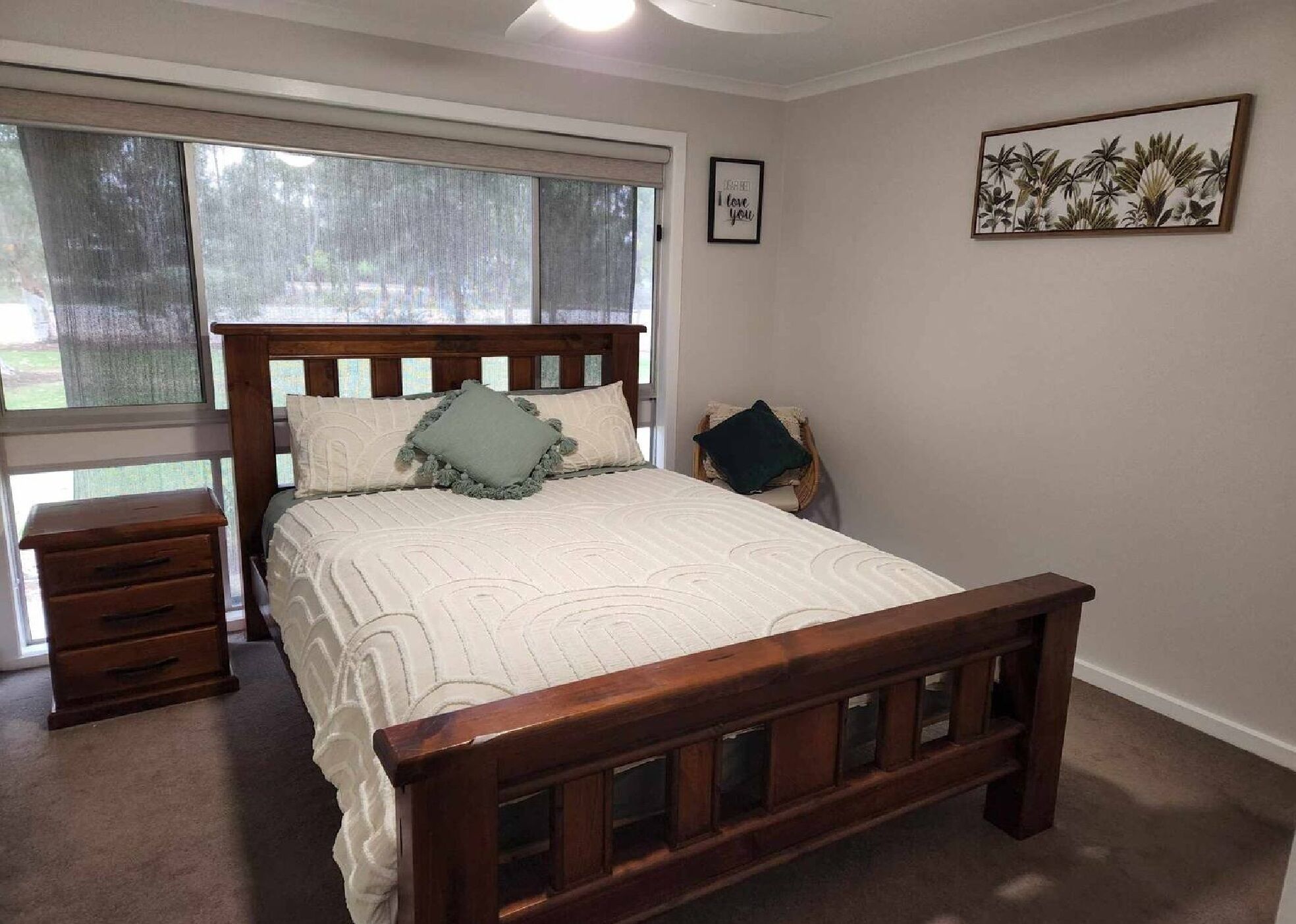 Bügeleisen/Bügelbrett, Internetzugang, Bettwäsche