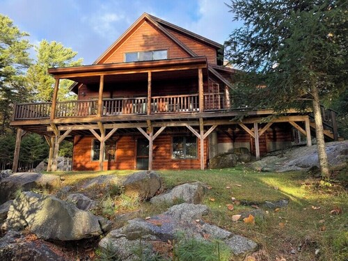 4-bedroom waterfront in peaceful Beaver Cove on Moosehead Lake