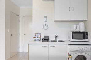 Căn hộ | Bếp riêng | Dụng cụ nấu nướng/bát dĩa/dao nĩa 