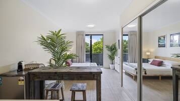 Apartment | Iron/ironing board, bed sheets