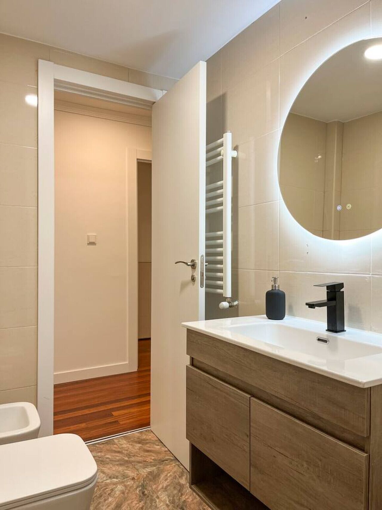 Hårtork och handdukar