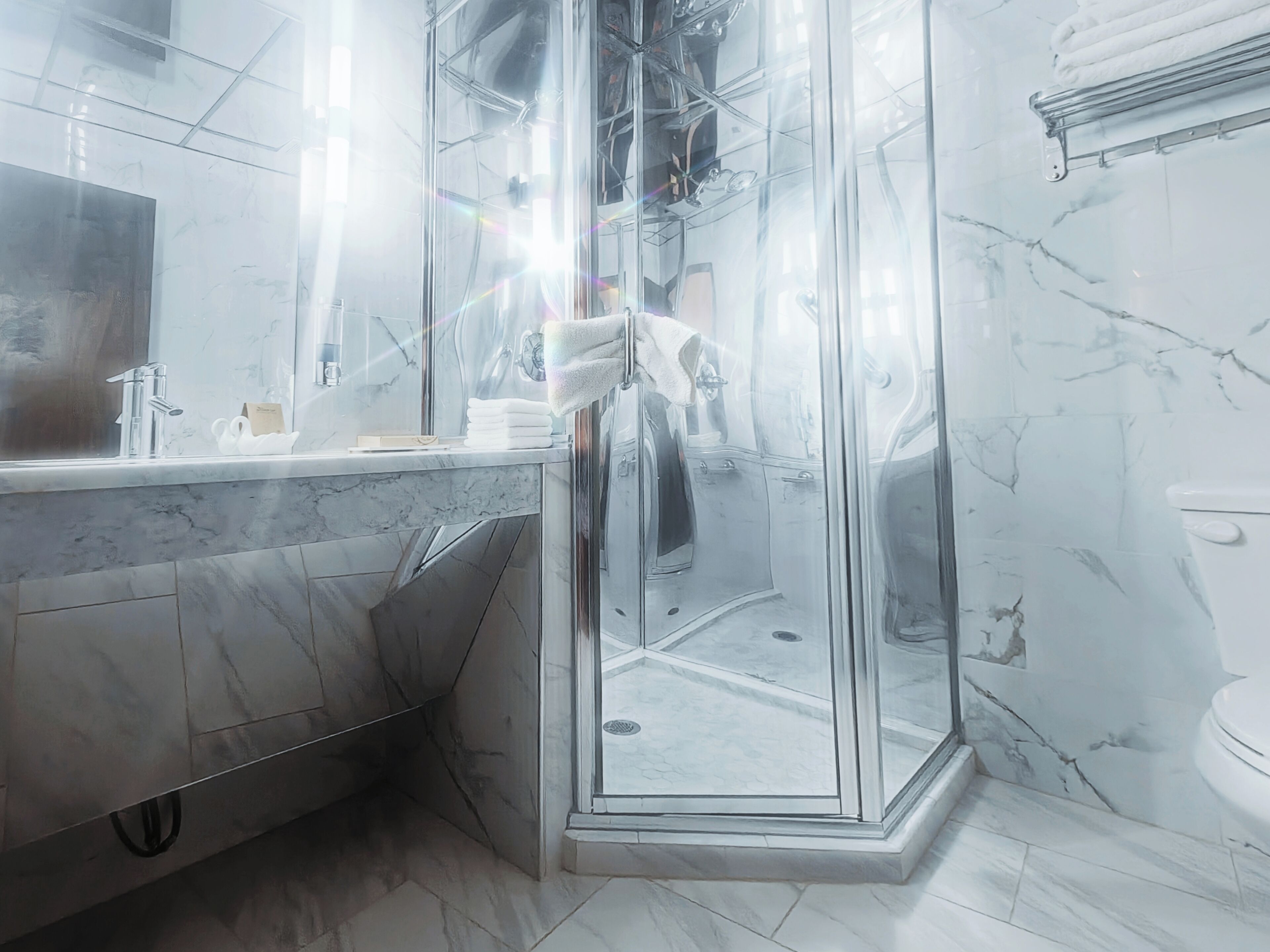 Sèche-cheveux, serviettes fournies, savon, papier toilette