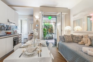 Family Apartment, 1 Bedroom, Terrace (Casa Amorosa Town Center) | Interior