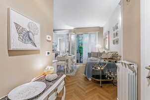 Family Apartment, 1 Bedroom, Terrace (Casa Amorosa Town Center) | Dining