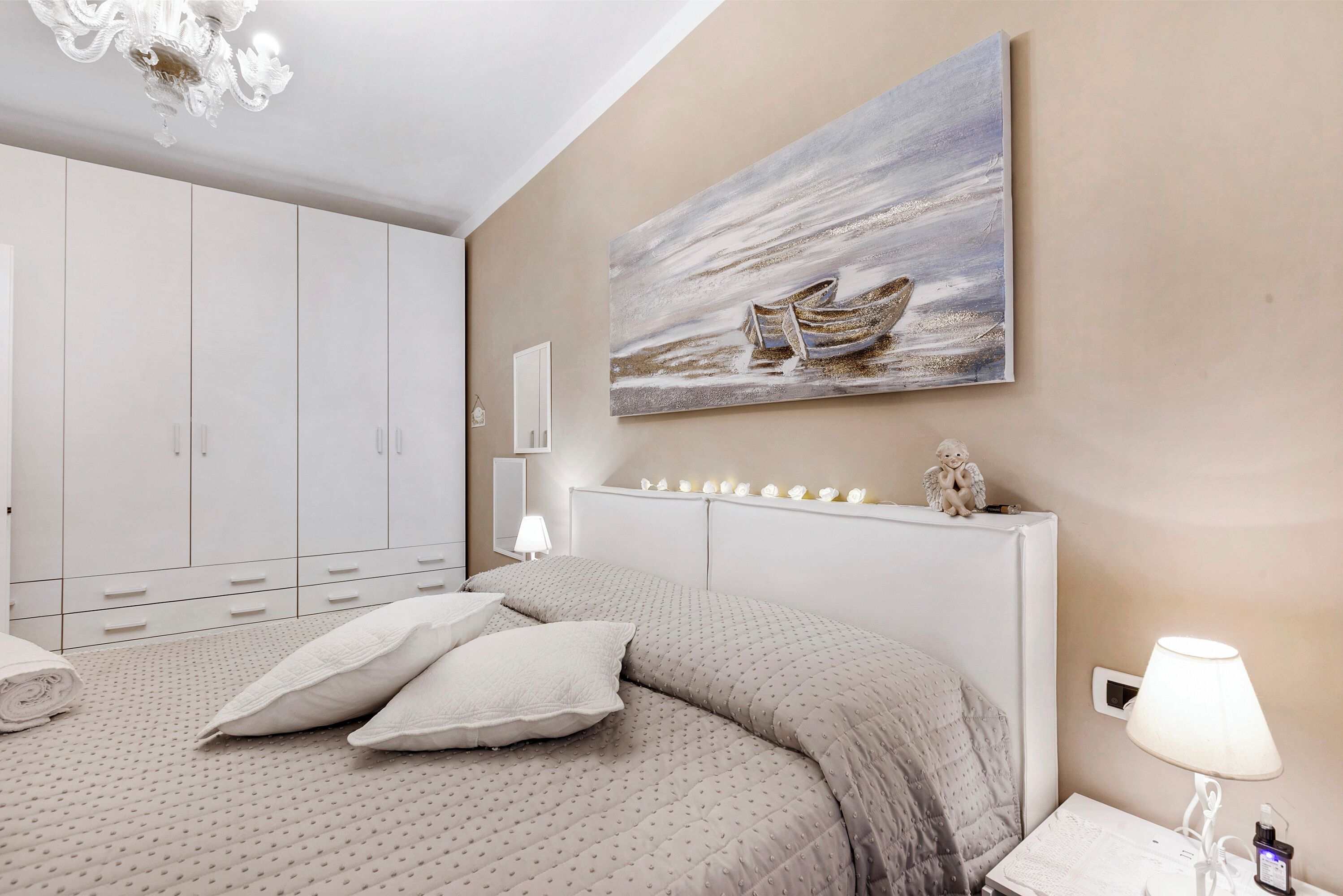 1 habitación, tabla de planchar con plancha, wifi gratis y ropa de cama 