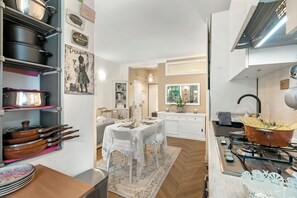 Family Apartment, Multiple Bedrooms (Casa Amorosa Town Center) | Private kitchen - Casa Amorosa Town Center (Alassio)