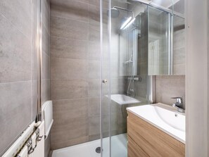 Shower - Renovated flat with sea view (Sint-Idesbald)