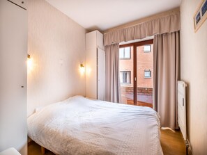 3 bedrooms, iron/ironing board, Internet