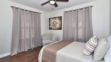 2 slaapkamers, een strijkplank/strijkijzer, wifi, beddengoed