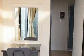 Zimmer, 1 Queen-Bett, Nichtraucher, Sauna (with Terrace, Urban Terrace) | Kostenloses WLAN, Bettwäsche