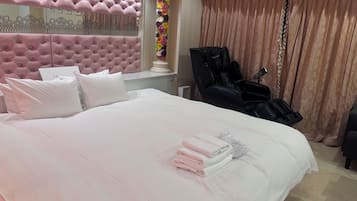 King Room (Brush Garden) Non Smoking | Free WiFi, bed sheets