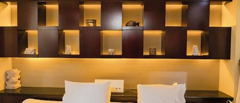 King Room (Crimson Opera) Non Smoking | Free WiFi, bed sheets