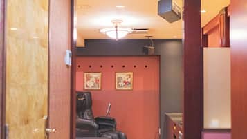 Zimmer, 1 King-Bett, Nichtraucher (Crimson Opera) | Kostenloses WLAN, Bettwäsche