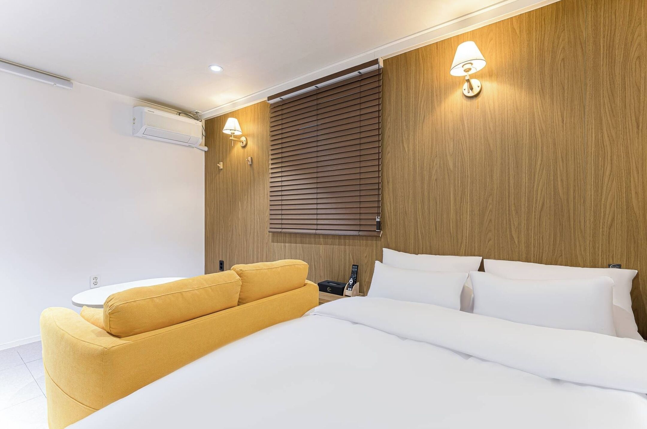 Rom, 1 dobbeltseng, ikke-røyk | Sengetøy av topp kvalitet, memory foam-senger og skrivebord