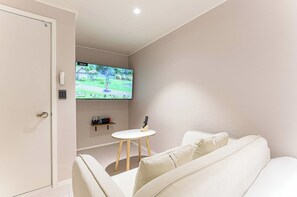 Zimmer, 1 Doppelbett, Nichtraucher | Hochwertige Bettwaren, Betten mit Memory-Foam-Matratzen, Schreibtisch