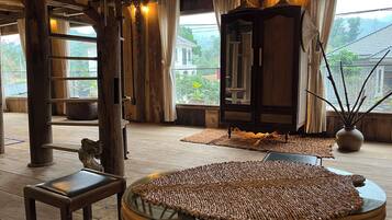 Classic Chalet, 2 Bedrooms, Garden View, Mountainside | Individually decorated, individually furnished, desk, laptop workspace