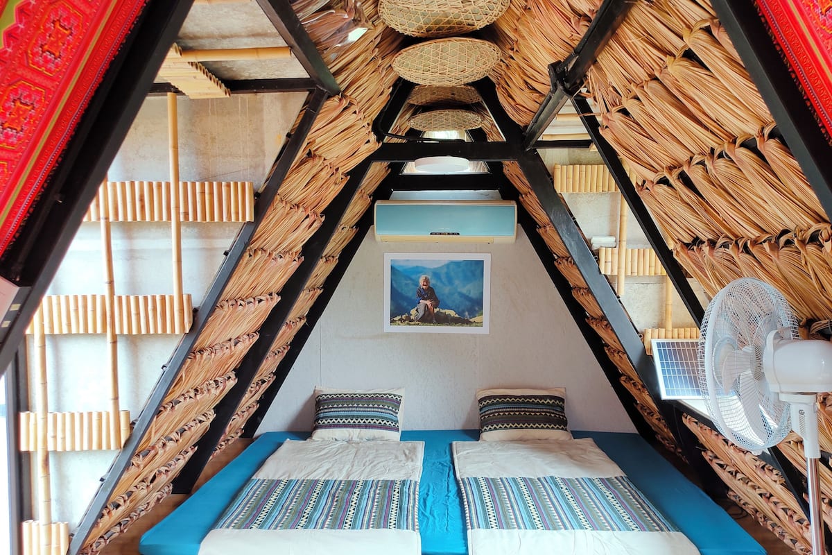 Habitación clásica con 1 cama matrimonial o 2 individuales | Decoración personalizada, muebles diferentes y escritorio