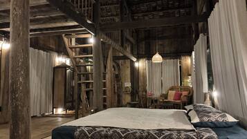 Classic Chalet, 2 Bedrooms, Garden View, Mountainside | Individually decorated, individually furnished, desk, laptop workspace