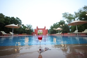 Outdoor pool - Gaj Kesri by 7Apple Resorts  (Bikaner)