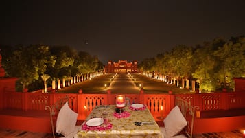 Couples’ dining