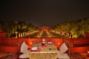 Couples dining - Gaj Kesri by 7Apple Resorts  (Bikaner)