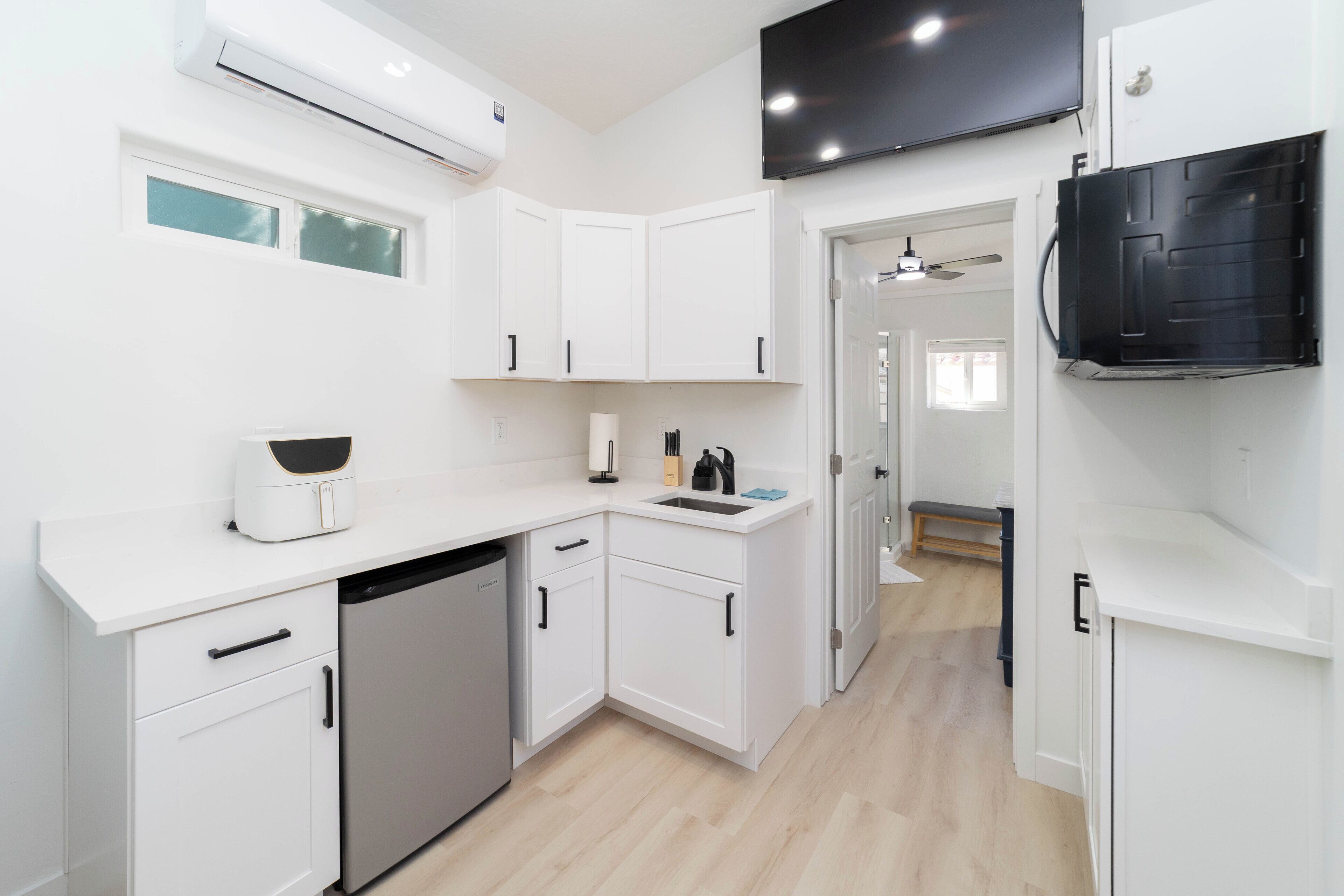 Frigorífic, microones, forn i placa de cuina 