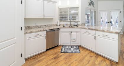 The Perfect Getaway w/Heated Pool & Casita Bunkhouse & Ultimate Game Room!