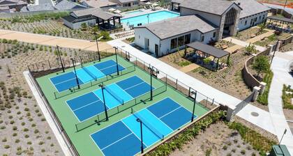 3 bed 2 room home deluxe resort living near Del Mar&Torrey Pines Beach!