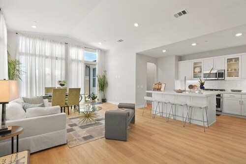  3 bed 2 room home deluxe resort living  near Del Mar&Torrey Pines Beach!