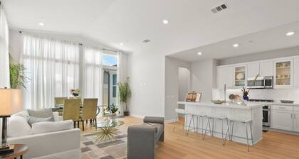 3 bed 2 room home deluxe resort living near Del Mar&Torrey Pines Beach!