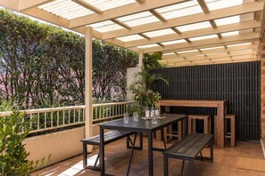 تناول الطعام بالخارج