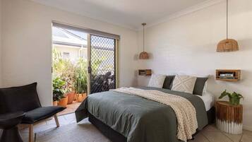 2 bedrooms, iron/ironing board, free WiFi, bed sheets