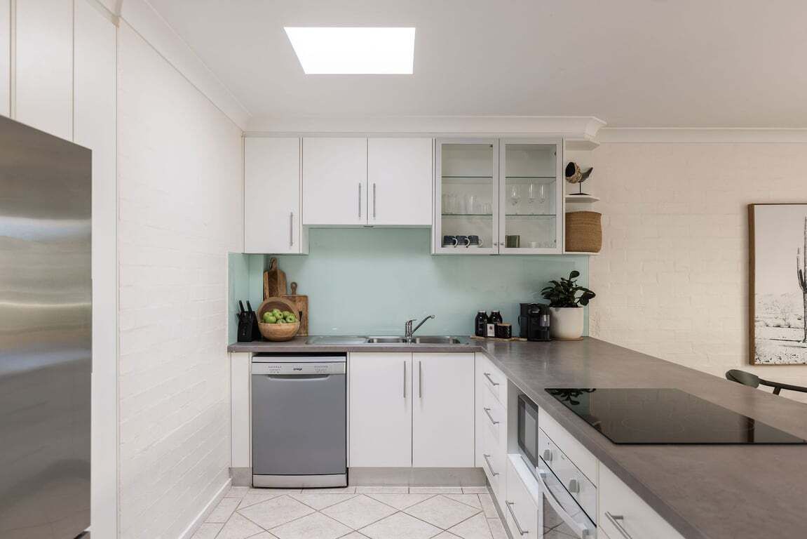 ثلاجة، ميكروويف، فرن، موقد طهي مسطح